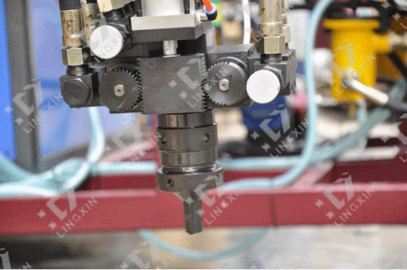 聚氨酯噴膠發(fā)泡機