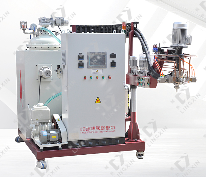 聚氨酯旋轉(zhuǎn)澆注機